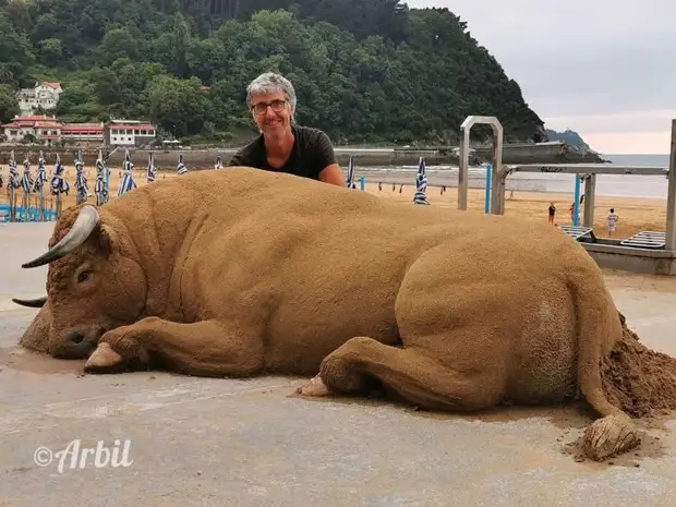 Zandsculpturen die er zo natuurlijk uitzien dat de ogen niet geloven