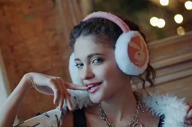 Headphones19 (639 × 425، 193 كيلو بايت)