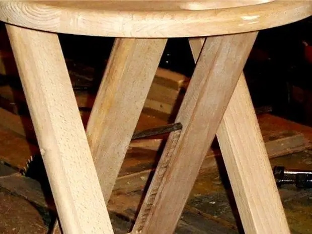 Oryginalny składany stołek z własnymi rękami