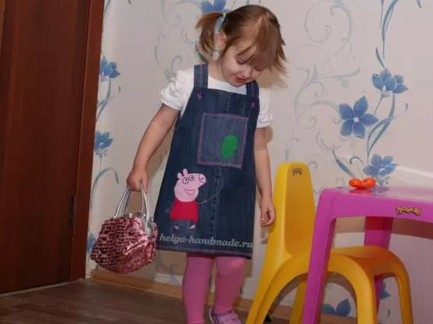 Ons Saai 'n denim sundress vir 'n meisie