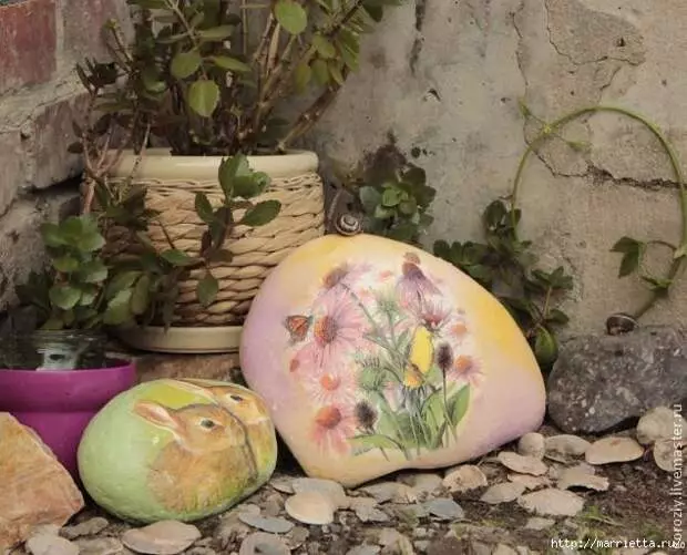 Decoupage on Stones.