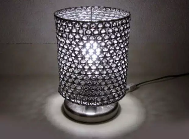 Lampa z otvoru