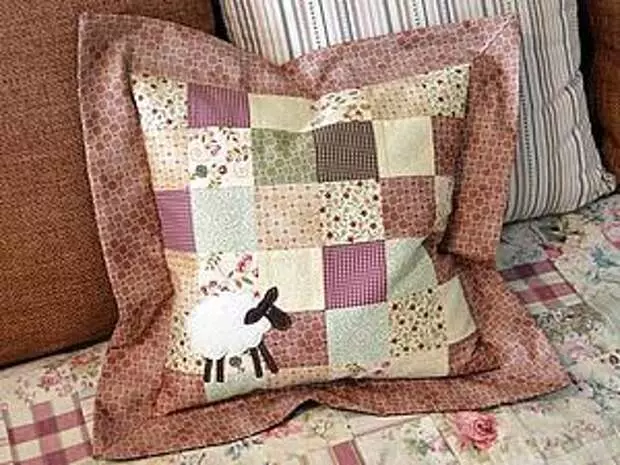 Sew Pillowcase gyda chig oen