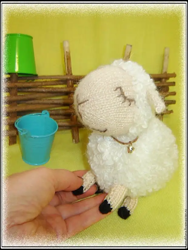 Knitting: Charming White Sheep