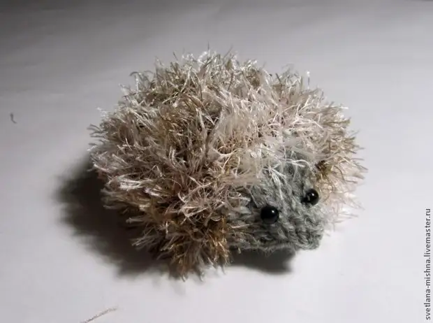 Kuunganisha hedgehog cute - antistress toy.