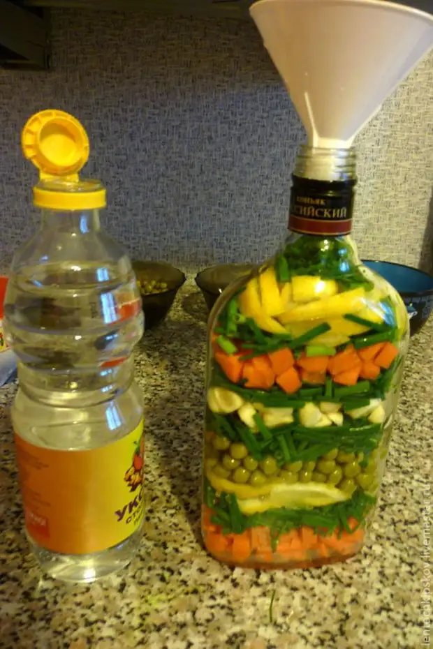 Botella con verduras