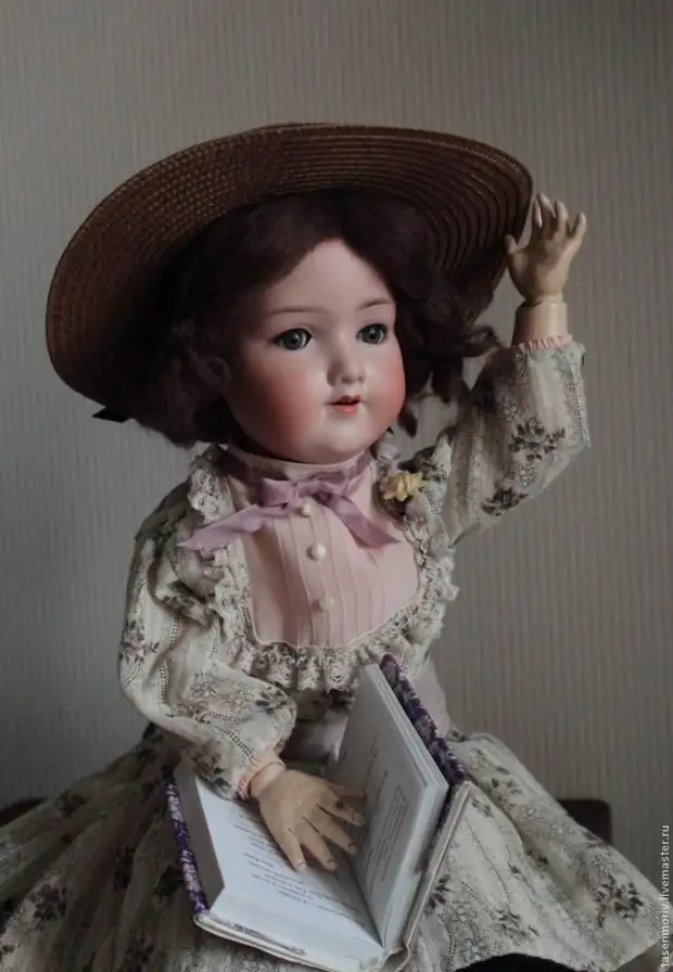 Slamna šešir prekrasna epoha za lutke sa vlastitim rukama
