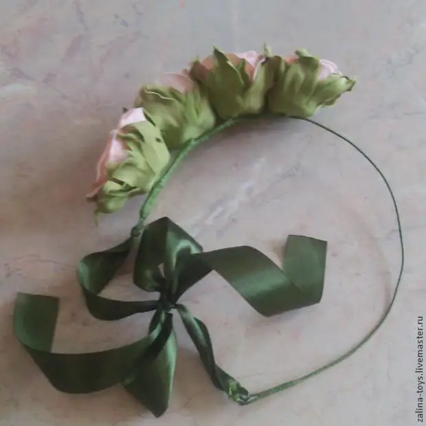 Wreath: Roses los ntawm foamira