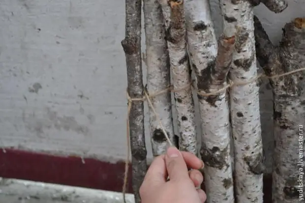 Padarīt dekoratīvu žogu eko stilā