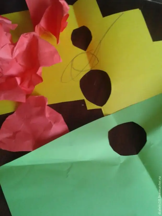 Creați flori de la hârtie crumptată cu copii