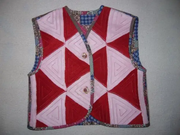 Tumahi kami ng double-sided vest ng mga bata