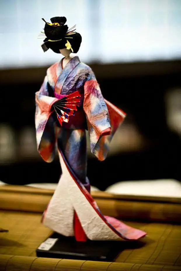 Sculpture en papier: beautés japonaises de Vasi