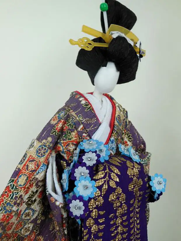 Sculpture en papier: beautés japonaises de Vasi