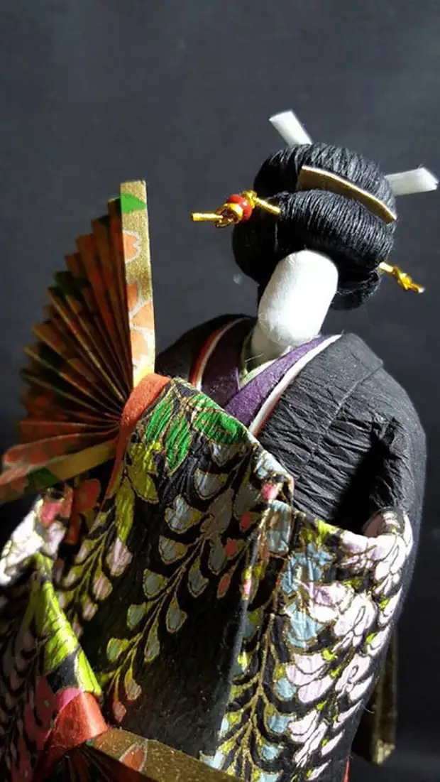 Sculptura de hârtie: frumusețile japoneze din Vasi