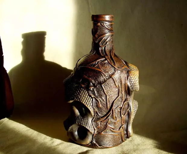 Ibhotile. Ulusu kunye ne-ceramics