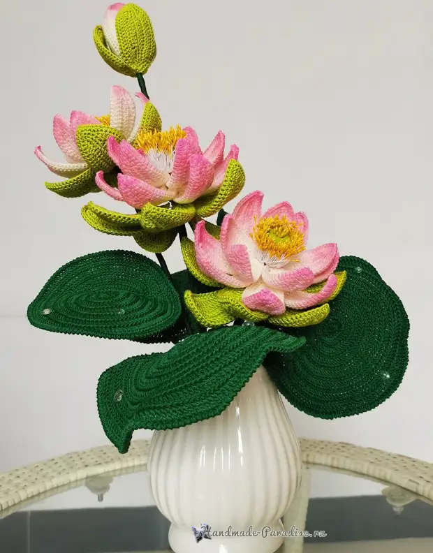 Bouquet nke lotus crochet. Na-akụ atụmatụ