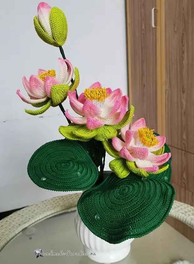 I-boequeet ye-lotus crochet. Izikimu zokuThumela