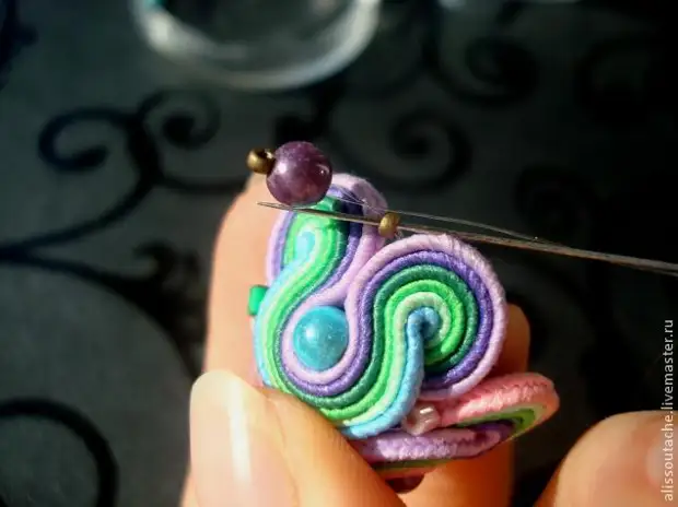 Paghimo usa ka bead sa teknik sa usa ka vialletric story embroidyy