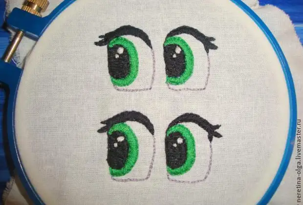 Embroider eyes for knitted toys