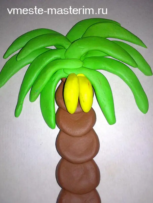 Банан из пластилина. Пальма пластилин. Пальма из пластилина. Слепить пальму из пластилина. Лепка Пальма из пластилина.