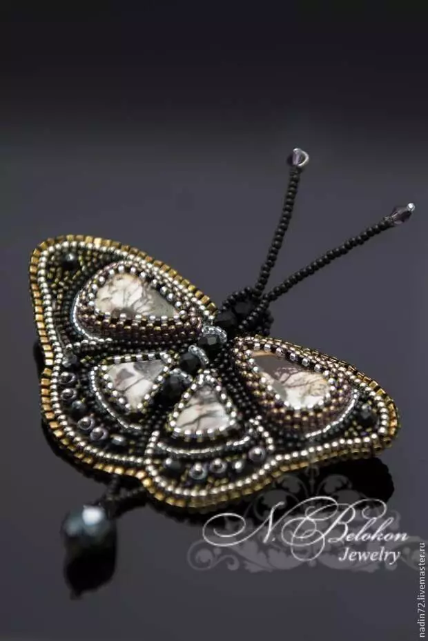 Broche "papillon": broderie perle