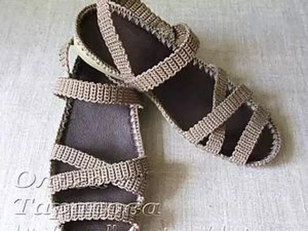 Sandal rajutan dengan tangan mereka sendiri, mk