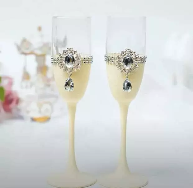 Les lunettes de mariage le font vous-même. Strass de décoration