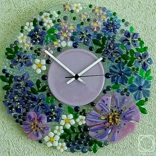 Orologio con elementi a mosaico