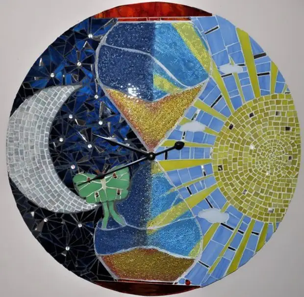 Clock with mosaic elements