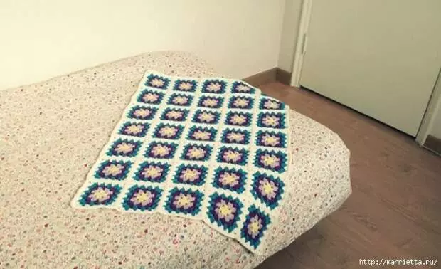 Kvadrat rəngli motivlərin kilim