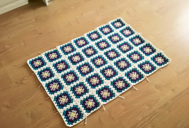 Crochet. Tapiŝo de kvadrataj koloraj motivoj (11) (652x443, 646kb)