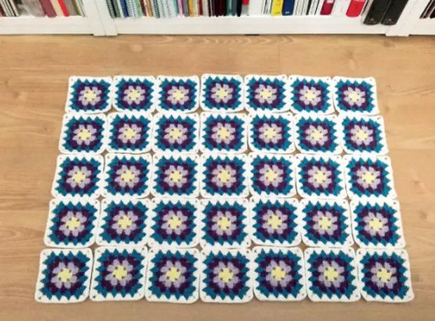 Crochet. Tapiŝo de kvadrataj koloraj motivoj (7) (610x451, 684kb)