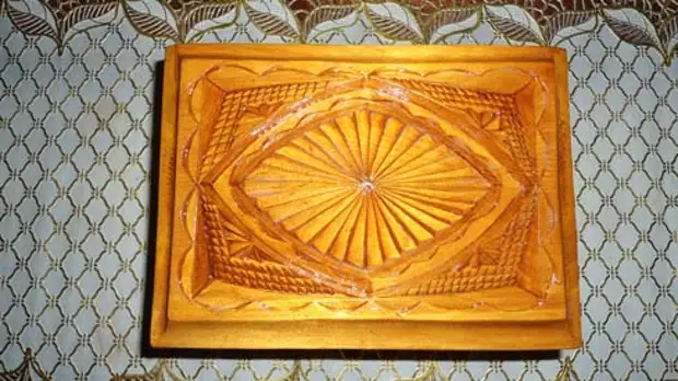 लिड बॉक्स वर carving