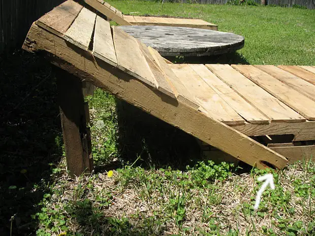 Sun loungers from pallets