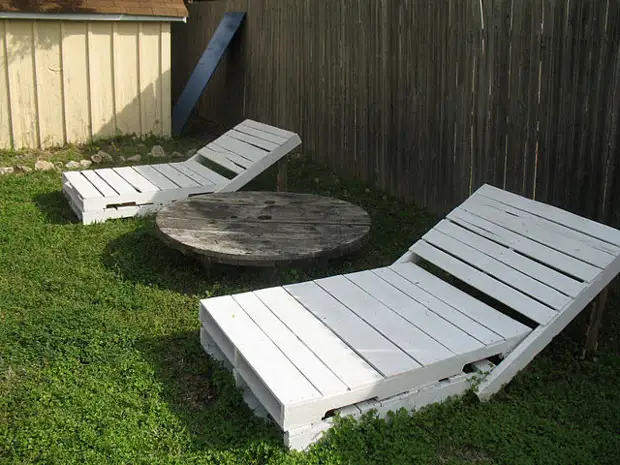 Sun loungers from pallets