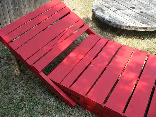 Sun loungers from pallets