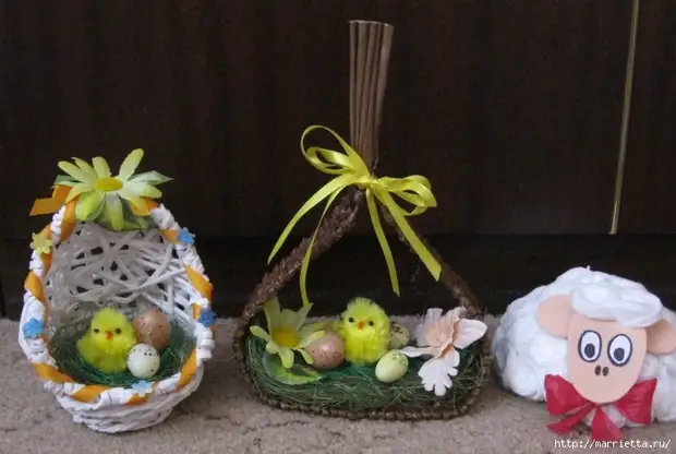 Paghabi mula sa mga pahayagan. Basket para sa mga itlog ng Easter. Master Class (12) (700x470, 256kb)