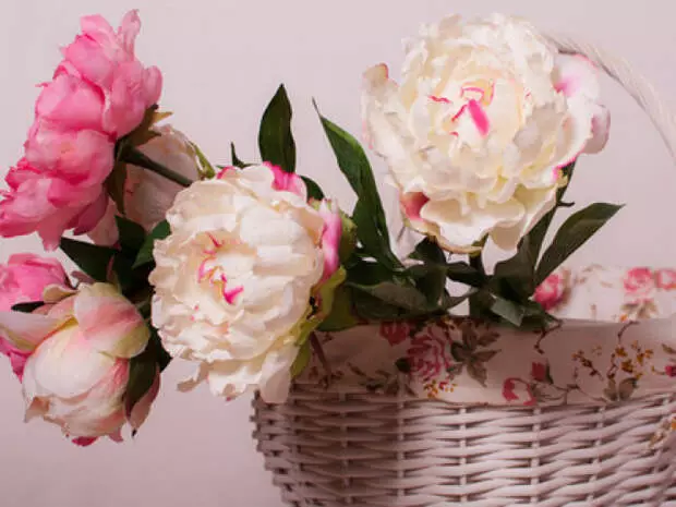 Kesempurnaan secara terperinci: Bouquet Peonies Tekstil