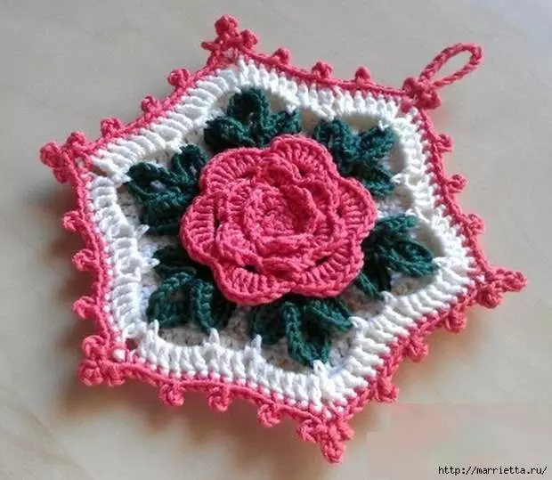 crochet. ດອກກຸຫລາບແລະ tack ທີ່ມີດອກກຸຫລາບຫຼາຍ