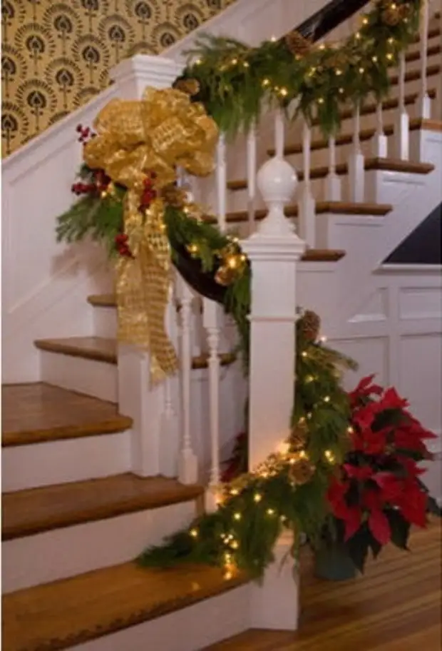 Diseño de interiores. Impresionantes ideas para decorar escaleras a la Navidad (32) (435x640, 148KB)