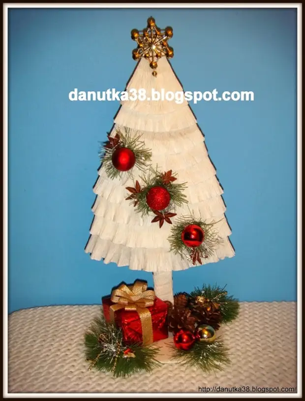 Pokok Krismas yang diperbuat daripada kadbod dan kertas bergelombang. Kelas induk (19) (532x700, 256kb)