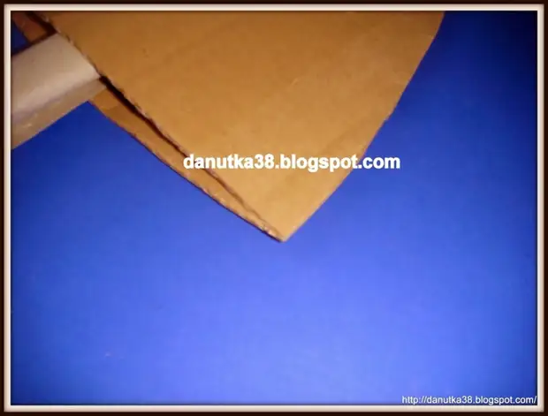 Pomul de Crăciun din carton și hârtie ondulată. Clasa Master (4) (700x532, 158KB)