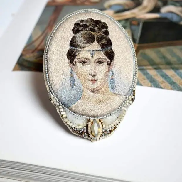 Sulud sa sumbanan: Miniature nga Masterpieces Mary Vasilyeva