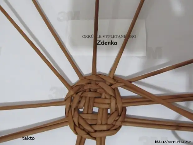 Ύφανση από εφημερίδες. Ιδέες και Master Class Weaving Basket Basket (57) (640x480, 117kb)