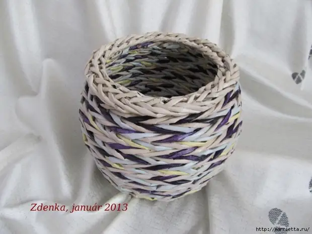 Weaving from newspapers. Ideas and master class weaving round bottom baskets (7) (700x525, 258Kb)