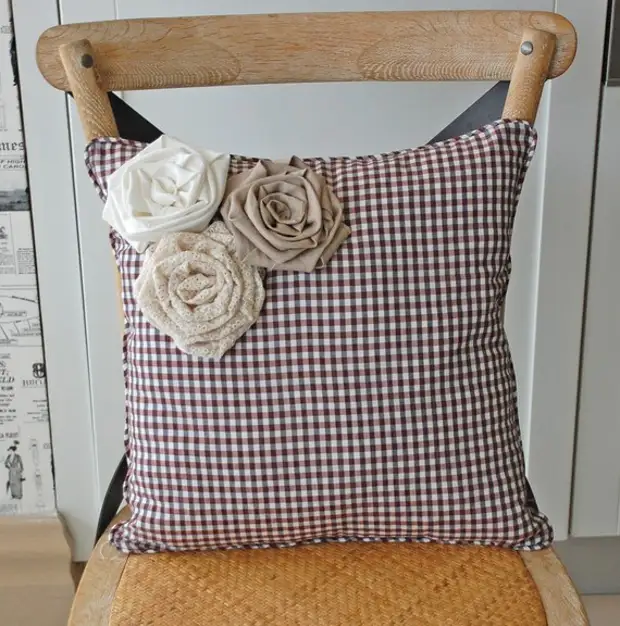 Burlap pillows. Rose for pillow decoration