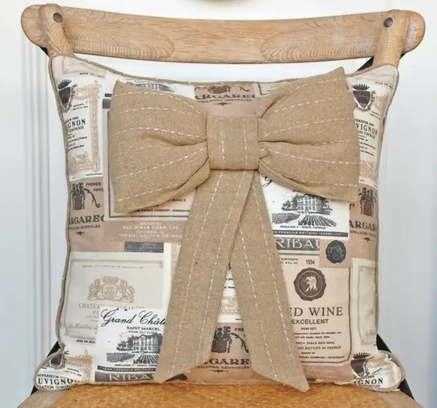 Burlap pillows. Rose for pillow decoration