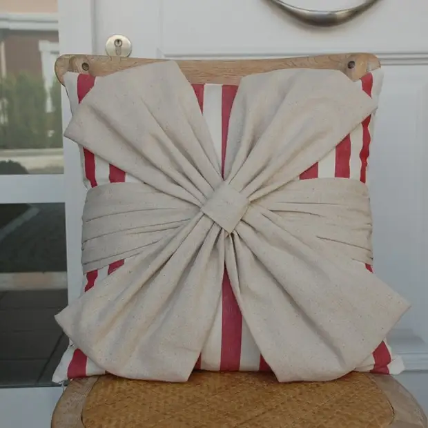 Burlap pillows. Rose for pillow decoration