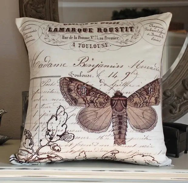 Burlap pillows. Rose for pillow decoration