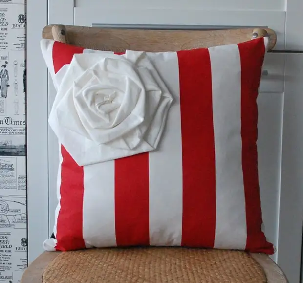 Burlap pillows. Rose for pillow decoration